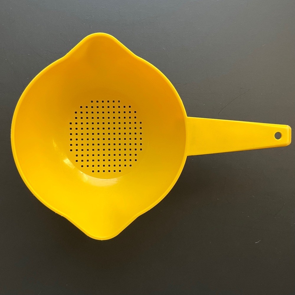 Vintage Tupperware 1 Quart Colander Strainer Handle Yellow Small Durable Kitchen